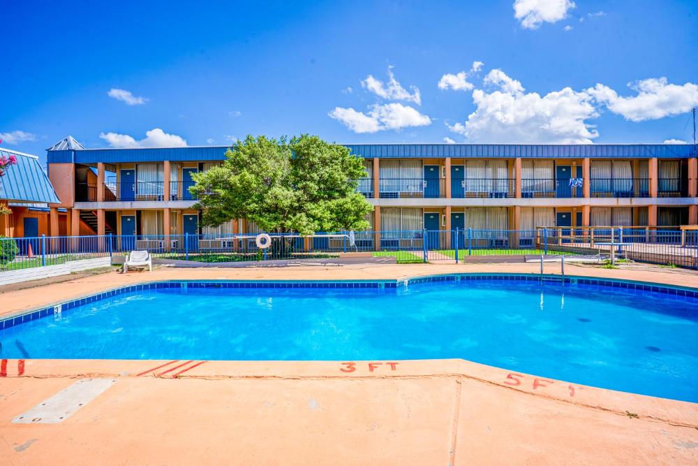 Castle inn & suites by OYO Lawton